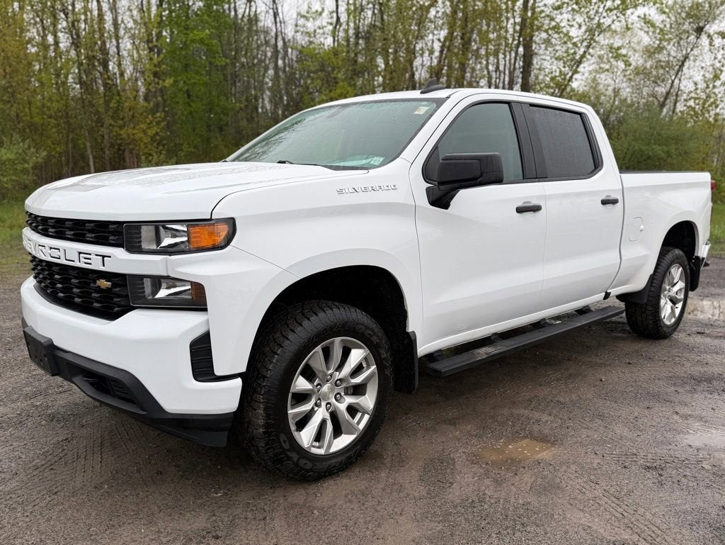 2021 Chevrolet Silverado 1500 Custom in Summit White — front three-quarter view